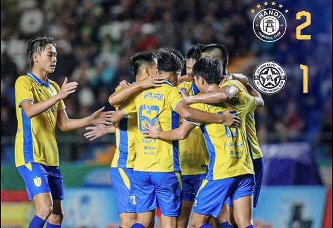 Hình ảnh tượng trưng cho bảo mật tài khoản, với biểu tượng khóa và các lớp bảo vệ kỹ thuật số, thể hiện sự an toàn tuyệt đối cho dữ liệu người dùng tại c54 Đá Gà, sử dụng tông màu đỏ và trắng